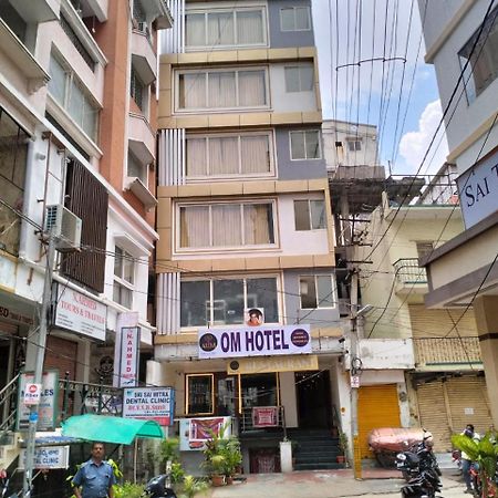 Aum Hotel Puttaparti Exterior foto