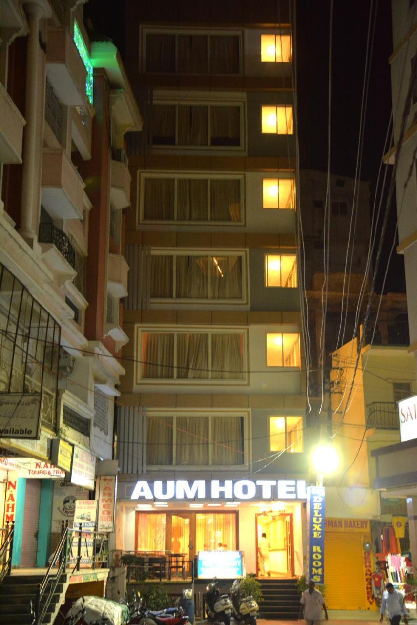 Aum Hotel Puttaparti Exterior foto